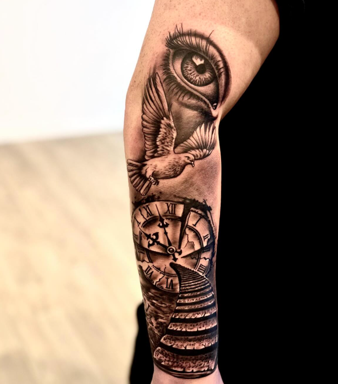 Surrealistisk tattoo værk